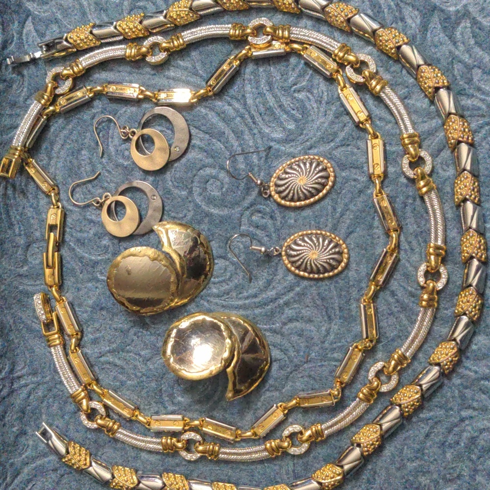 A195 Two-tone Jewelry Lot